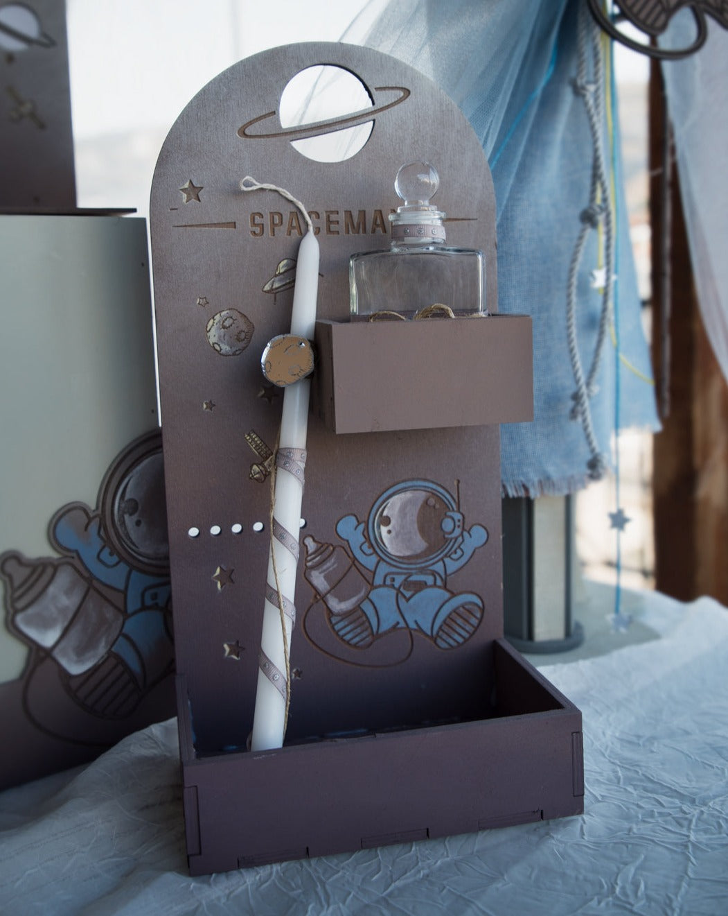Λαδοσέτ Βάπτισης με θέμα "Spaceboy-Αστροναύτης" σε ξύλινη βάση με Όνομα