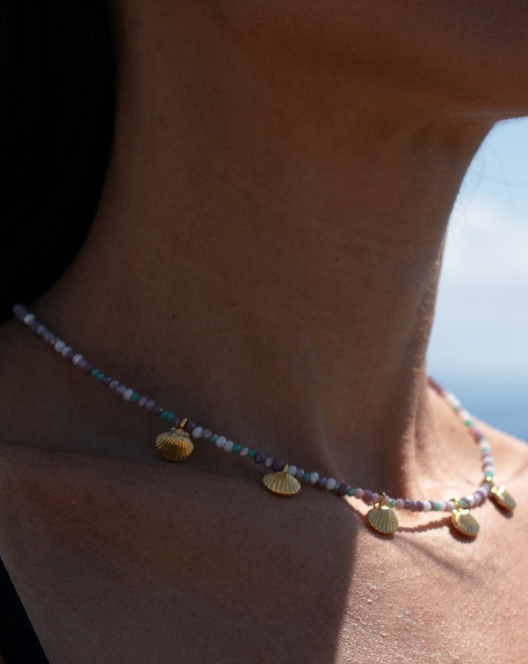 Κολιέ "Oceana" με στοιχείο αχιβάδες από σμάλτο