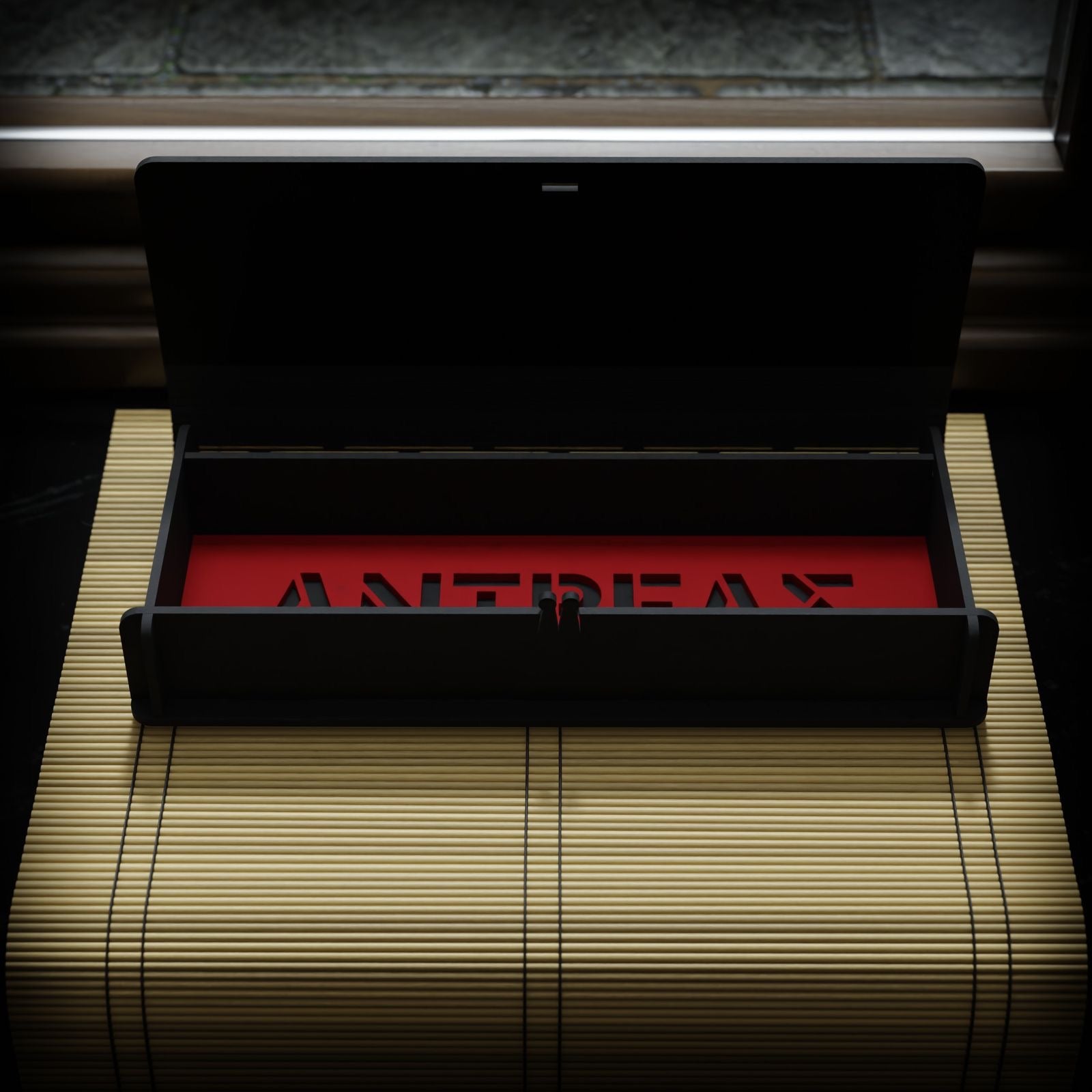 Ξύλινη Κασετίνα “Red History Thrilos” με Όνομα