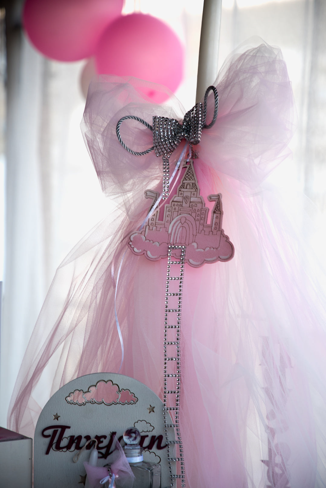 Λαμπάδα Βάπτισης με θέμα "Ροζ Πύργος" σε Βάση με Κρεμαστό Όνομα