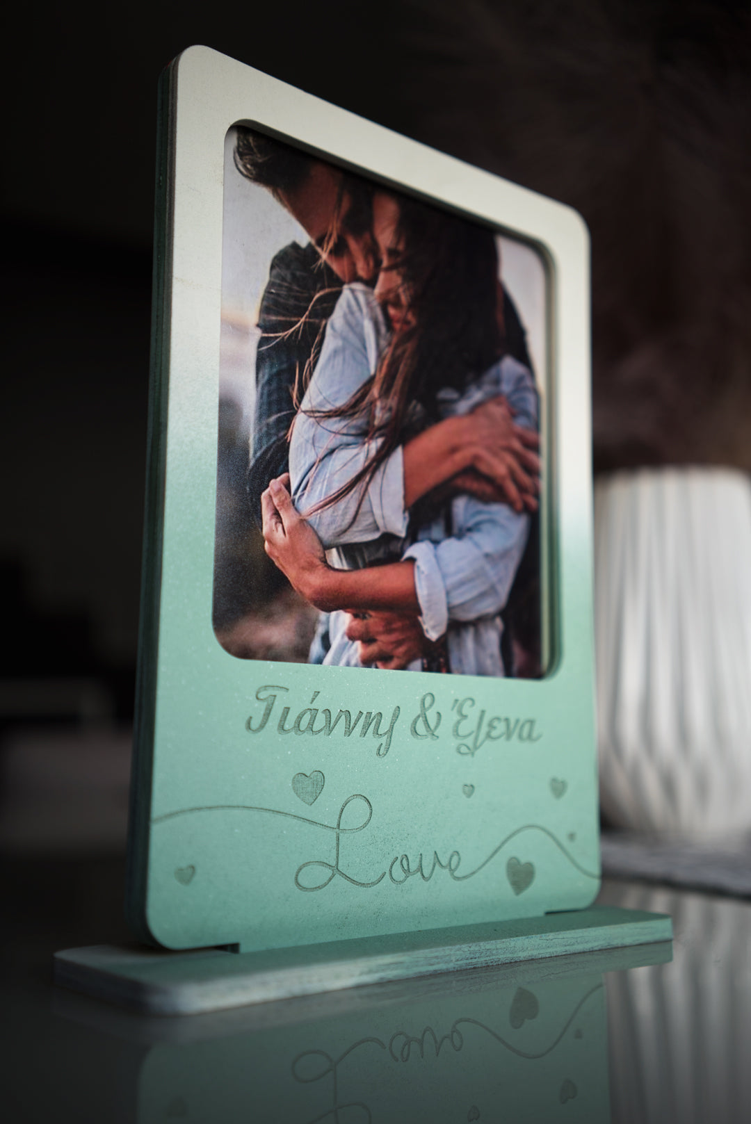Ξύλινη Κορνίζα "Love" με Ονόματα σε βάση