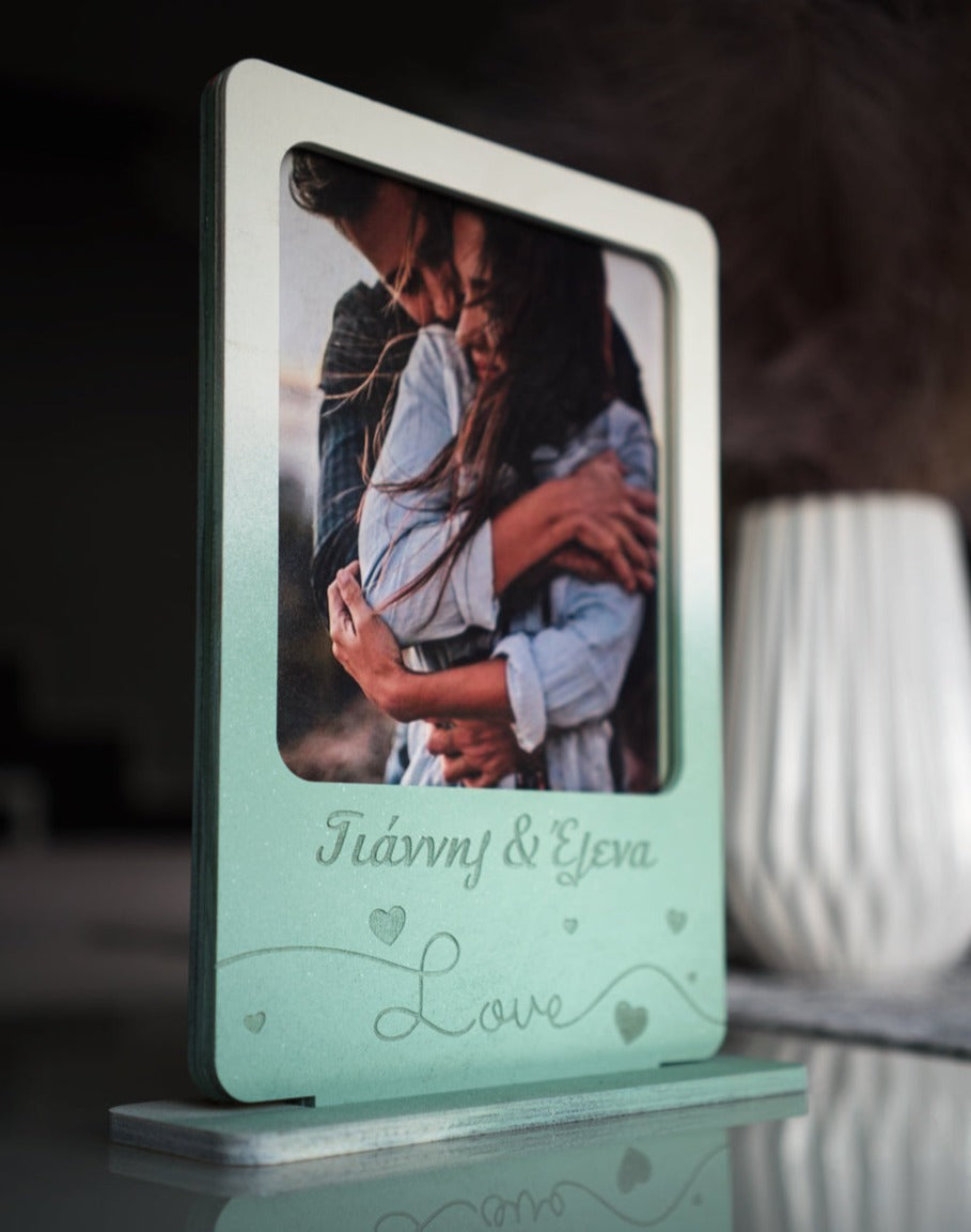Ξύλινη Κορνίζα "Love" με Ονόματα σε βάση