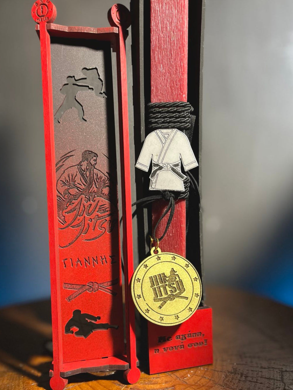 Πασχαλινή Λαμπάδα "Jiu Jitsu" με στοιχείο μετάλλιο, αφιέρωση και Όνομα