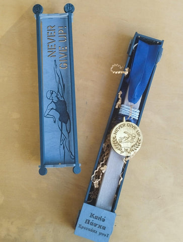 Πασχαλινή Λαμπάδα "Κολύμβηση" με  Επιλογές και Στοιχείο μετάλλιο