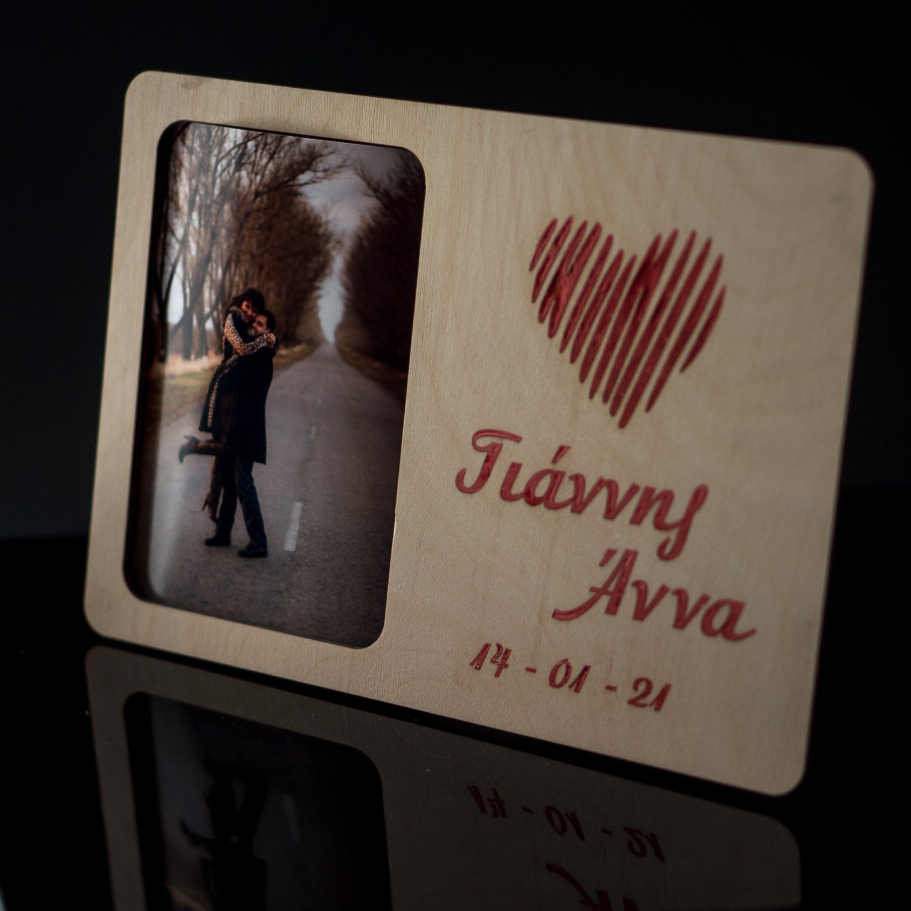 Ξύλινη Κορνίζα "Our Moment" με Ονόματα & Ημερομηνία