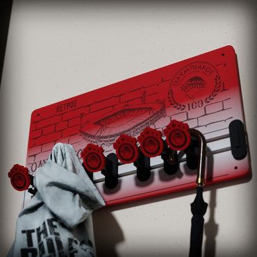 "Γήπεδο Καραϊσκάκη" | Ξύλινη Κρεμάστρα Τοίχου 6 Θέσεων  με χάραξη ονόματος (36cm*20cm)