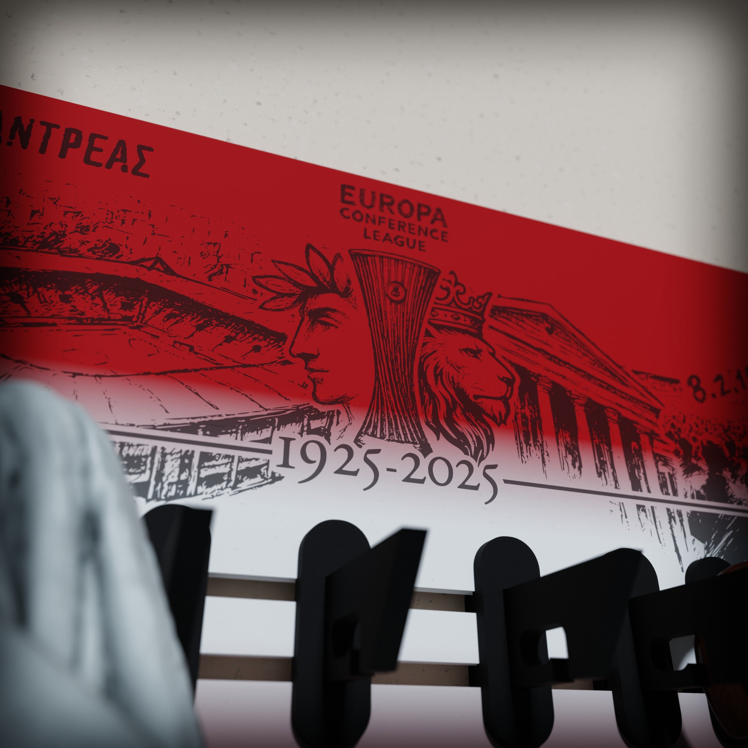 "RED HISTORY THRILOS" | Ξύλινη Κρεμάστρα Τοίχου 6 Θέσεων  με χάραξη ονόματος (36cm*20cm)
