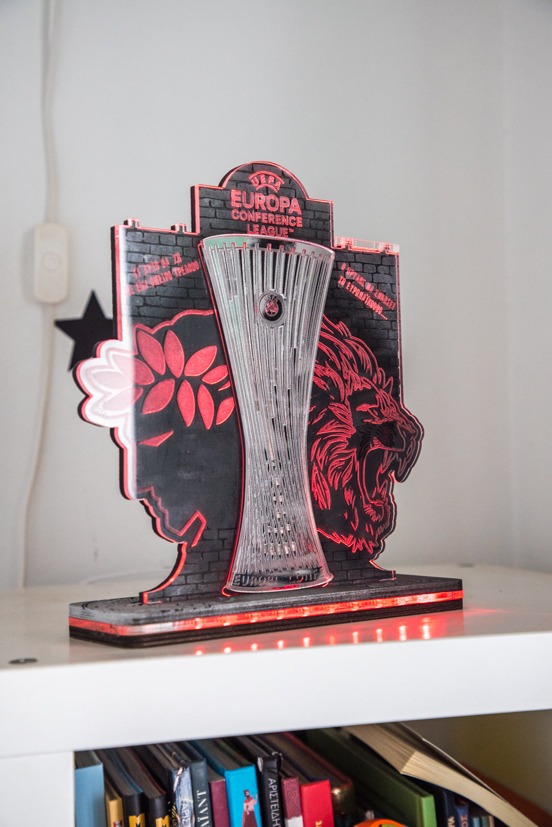 ΟΣΦΠ Πασχαλινό Σετ |  Λαμπάδα & Δώρο με θέμα "Ολυμπιακός" της Επιλογής σας