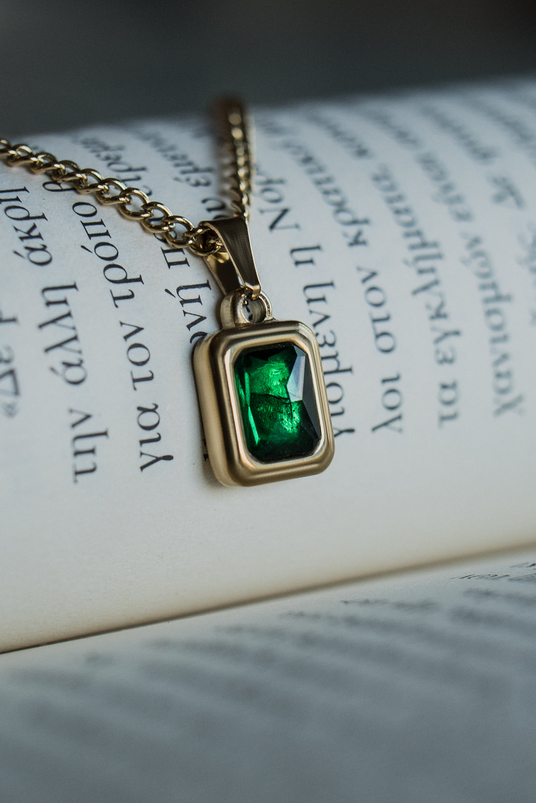 Κολιέ "Emerald" επιχρυσωμένο ατσάλι  με δυνατότητα προσωποποιημένης συσκευασίας δώρου σε ξύλινο κουτί