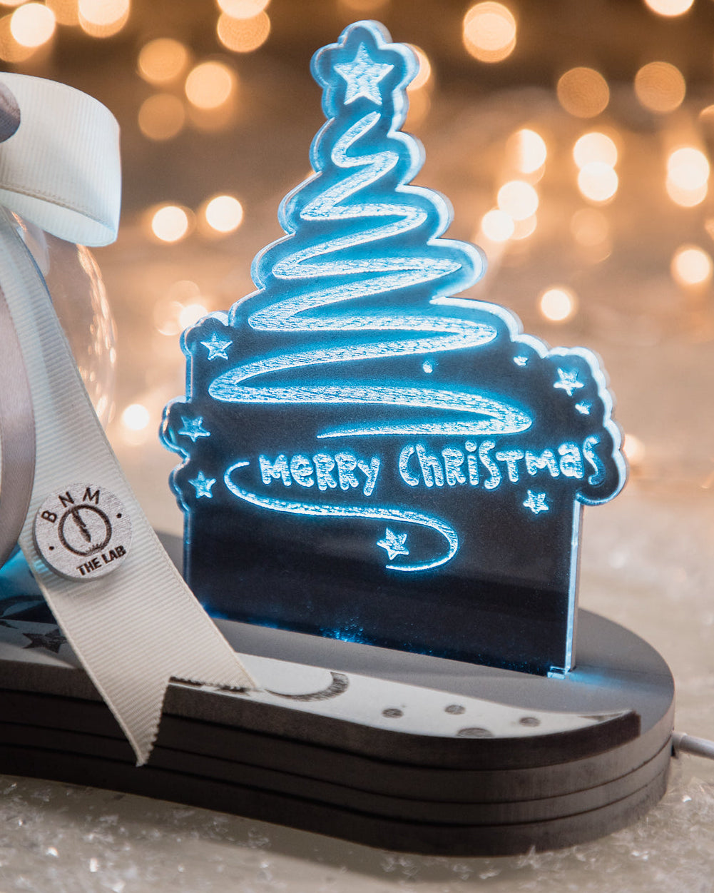 Minimal Christmas Tree | Χριστουγεννιάτικη Μπάλα με Μονόγραμμα σε φωτιζόμενη βάση