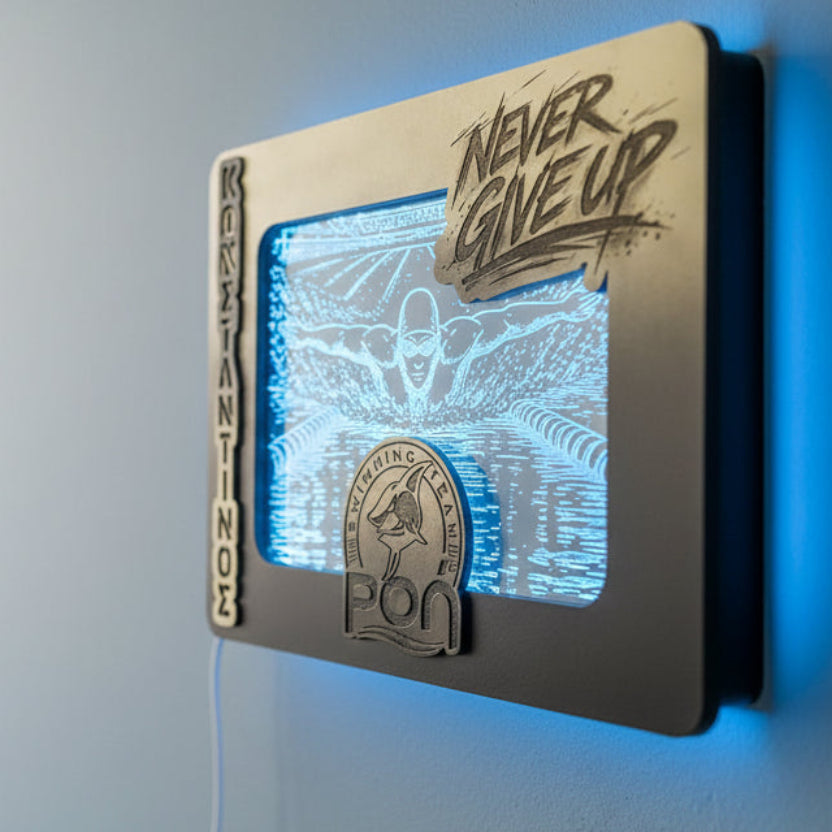 Φωτιζόμενο Κάδρο χάραξη "Swimmer" σε plexiglass με σήμα Συλλόγου  & Όνομα (31,5 cm*23,5cm)