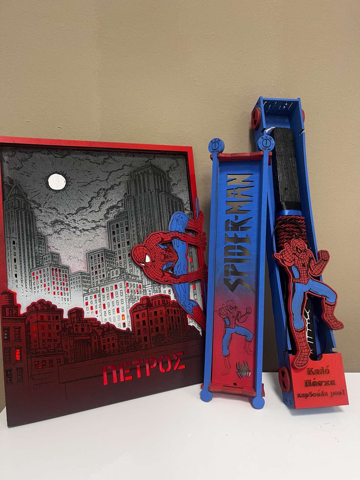 "Τhe Spider" Σετ | Λαμπάδα και Φωτιζόμενο Κάδρο "Spider in the City" με Όνομα