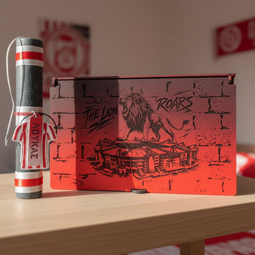 Ξύλινη Κασετίνα  με Λαμπάδα "THRILOS LION ROARS"με προσωποποιημένο μπρελόκ