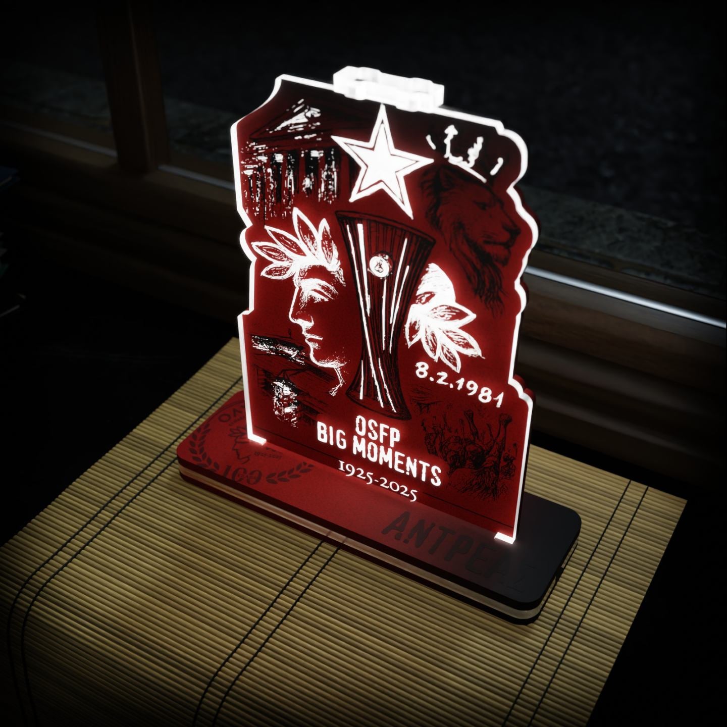"RED HISTORY THRILOS" Επιτραπέζιο Φωτιστικό  με Ξύλο & Plexiglass (17cm * 25cm)
