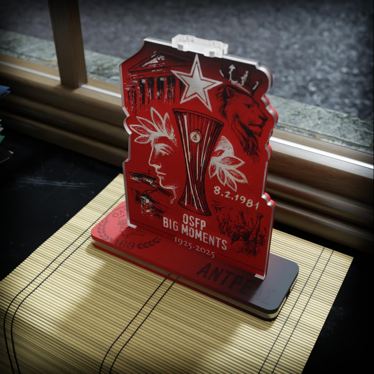 "RED HISTORY THRILOS" Επιτραπέζιο Φωτιστικό  με Ξύλο & Plexiglass (17cm * 25cm)