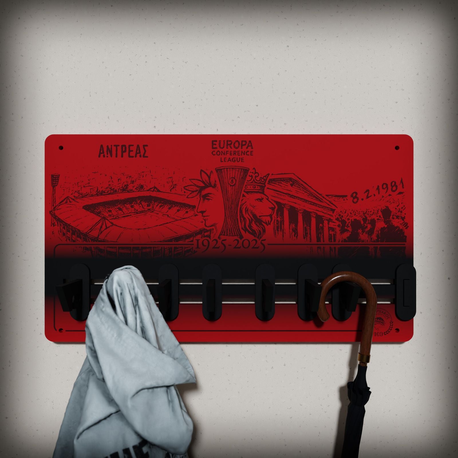 "RED HISTORY THRILOS" | Ξύλινη Κρεμάστρα Τοίχου 6 Θέσεων  με χάραξη ονόματος (36cm*20cm)