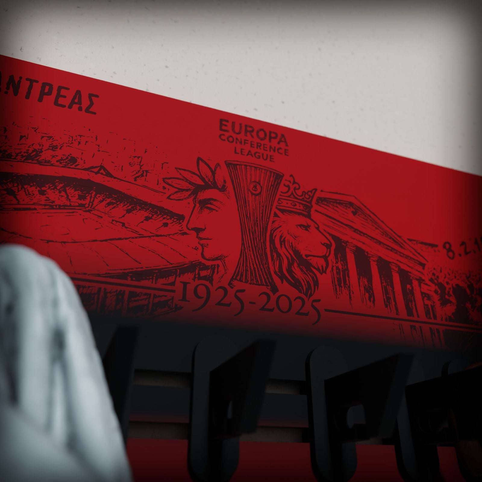 "RED HISTORY THRILOS" | Ξύλινη Κρεμάστρα Τοίχου 6 Θέσεων  με χάραξη ονόματος (36cm*20cm)