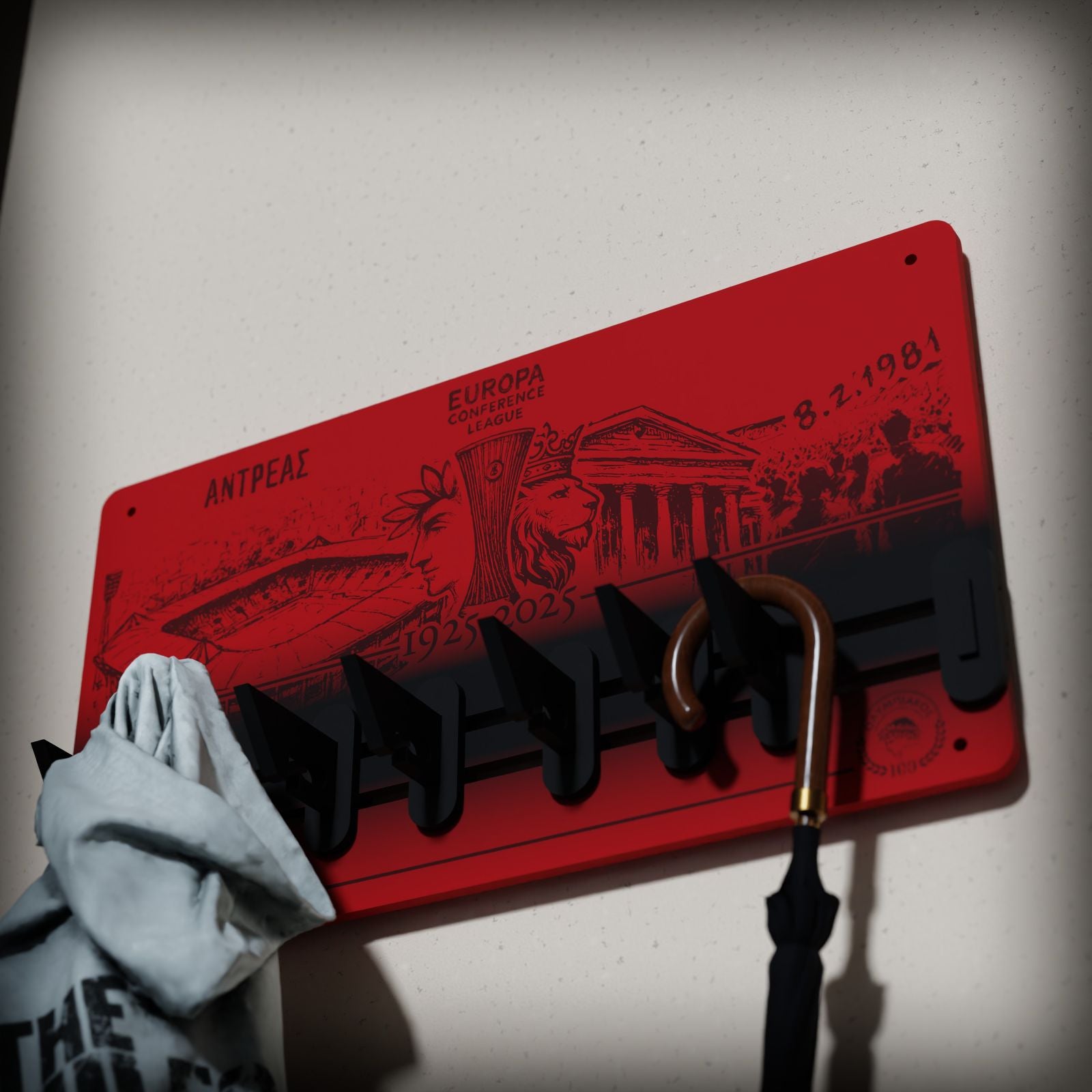 "RED HISTORY THRILOS" | Ξύλινη Κρεμάστρα Τοίχου 6 Θέσεων  με χάραξη ονόματος (36cm*20cm)