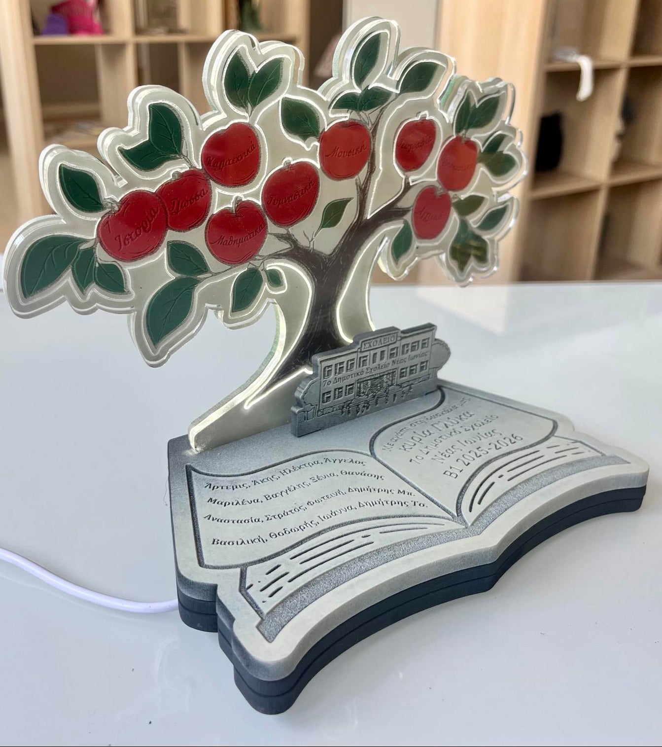 Eπιτραπέζιο Φωτιστικό "School Tree" με ονόματα μαθητών και αφιέρωση (συνδυασμός ξύλου & plexiglass)